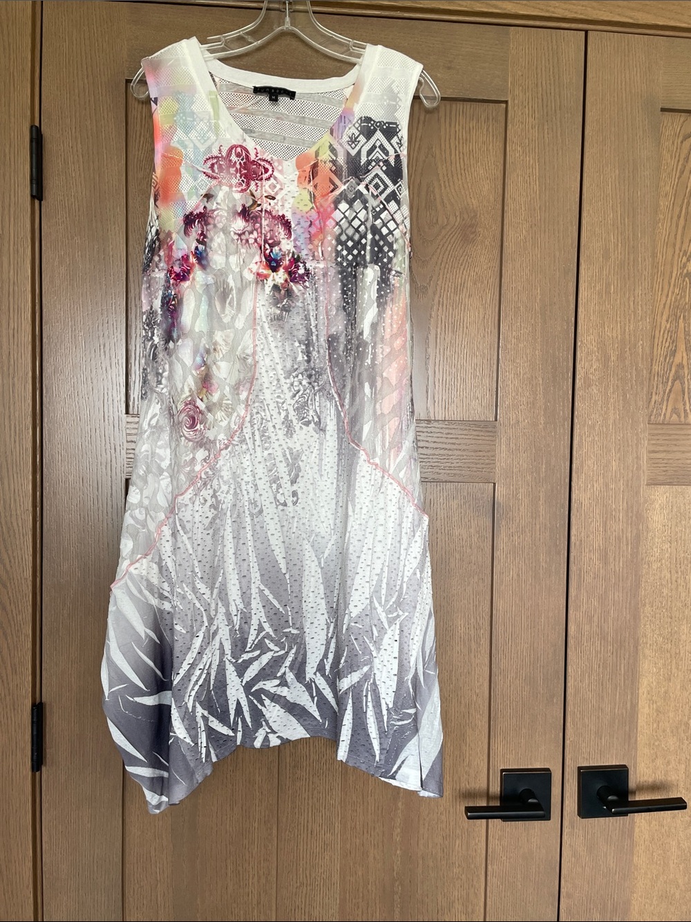 Sleeveless Floral Ombre V-Neck Dress in White, Gray & Pink Size M